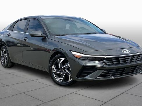 Used 2024 Hyundai Elantra SEL w/ Convenience Package image 2