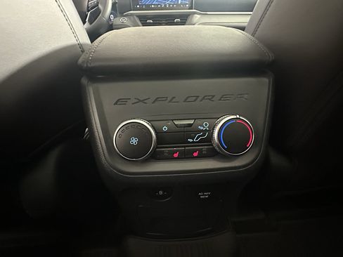 Used 2026 Ford Explorer Platinum w/ LUX Leather Package AWD/4WD image 29