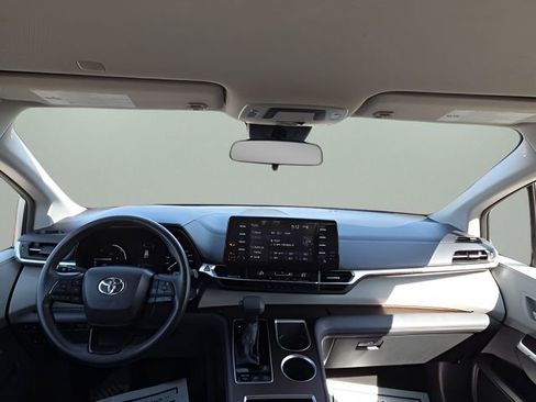 Used 2024 Toyota Sienna LE FWD image 10