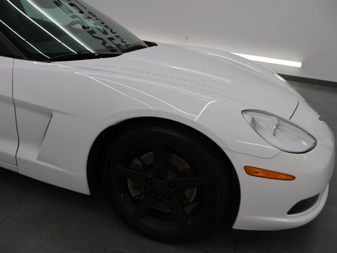 Used 2005 Chevrolet Corvette Convertible w/ Preferred Equipment Group RWD image 20