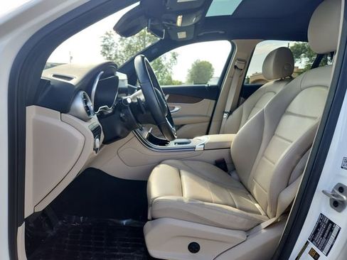 Used 2021 Mercedes-Benz GLC 300 4MATIC image 17