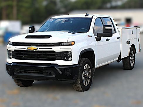 Used 2025 Chevrolet Silverado 2500 Custom w/ Custom Value Package AWD/4WD image 2