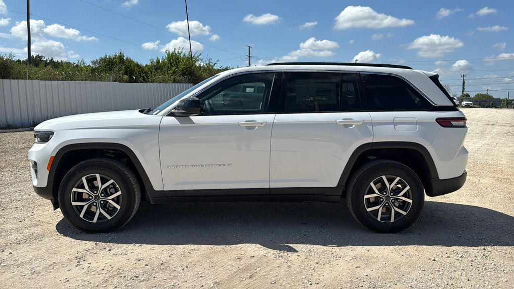 New 2027 Jeep Grand Cherokee Laredo RWD image 6