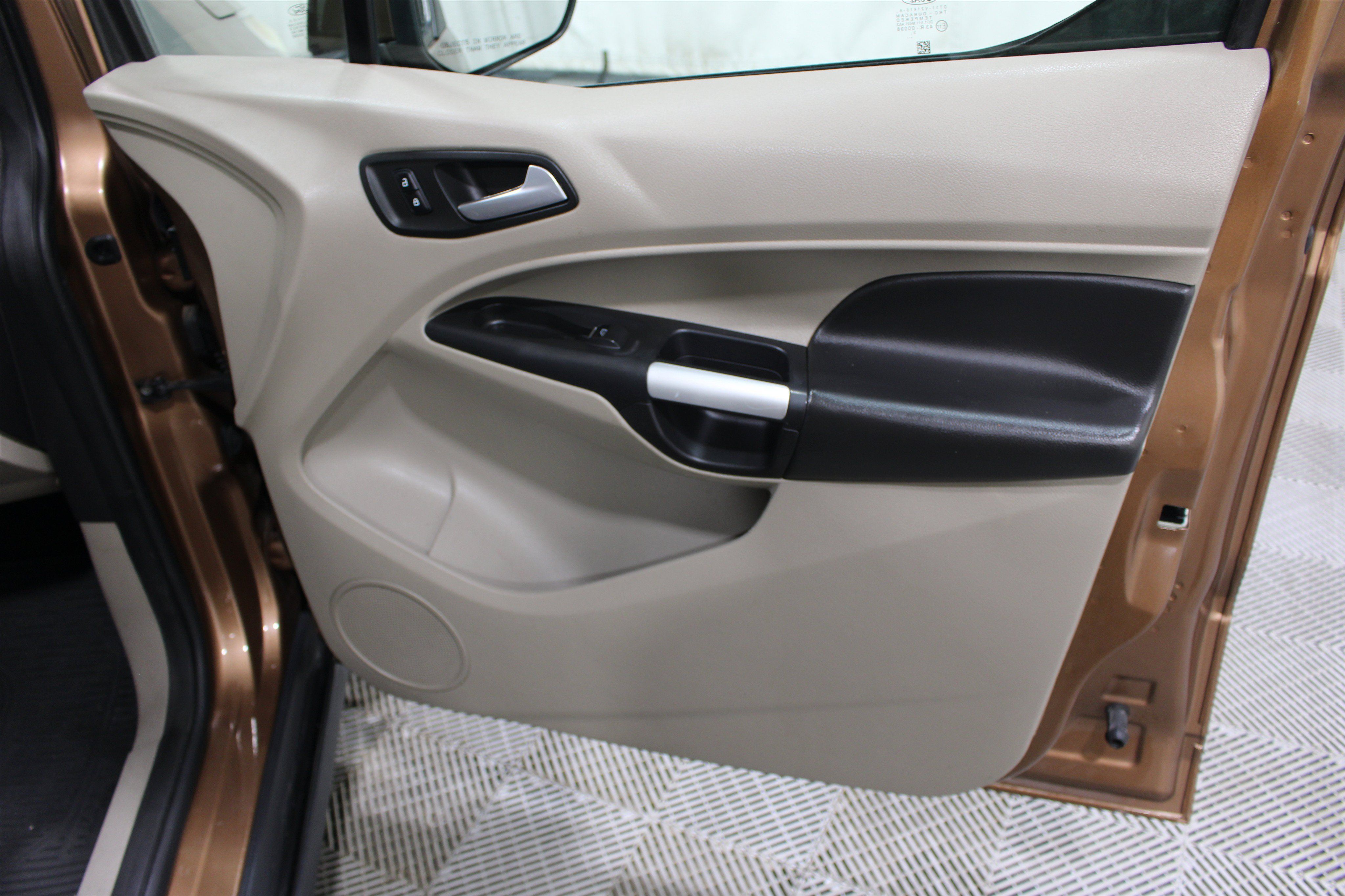 Used 2014 Ford Transit Connect Titanium FWD image 26