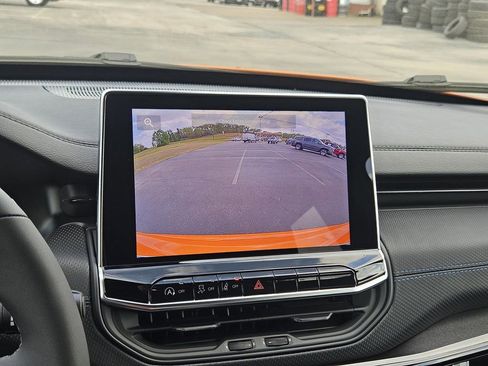 New 2026 Jeep Compass Latitude image 18
