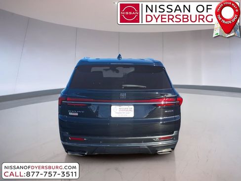 Used 2025 Buick Enclave Preferred image 4