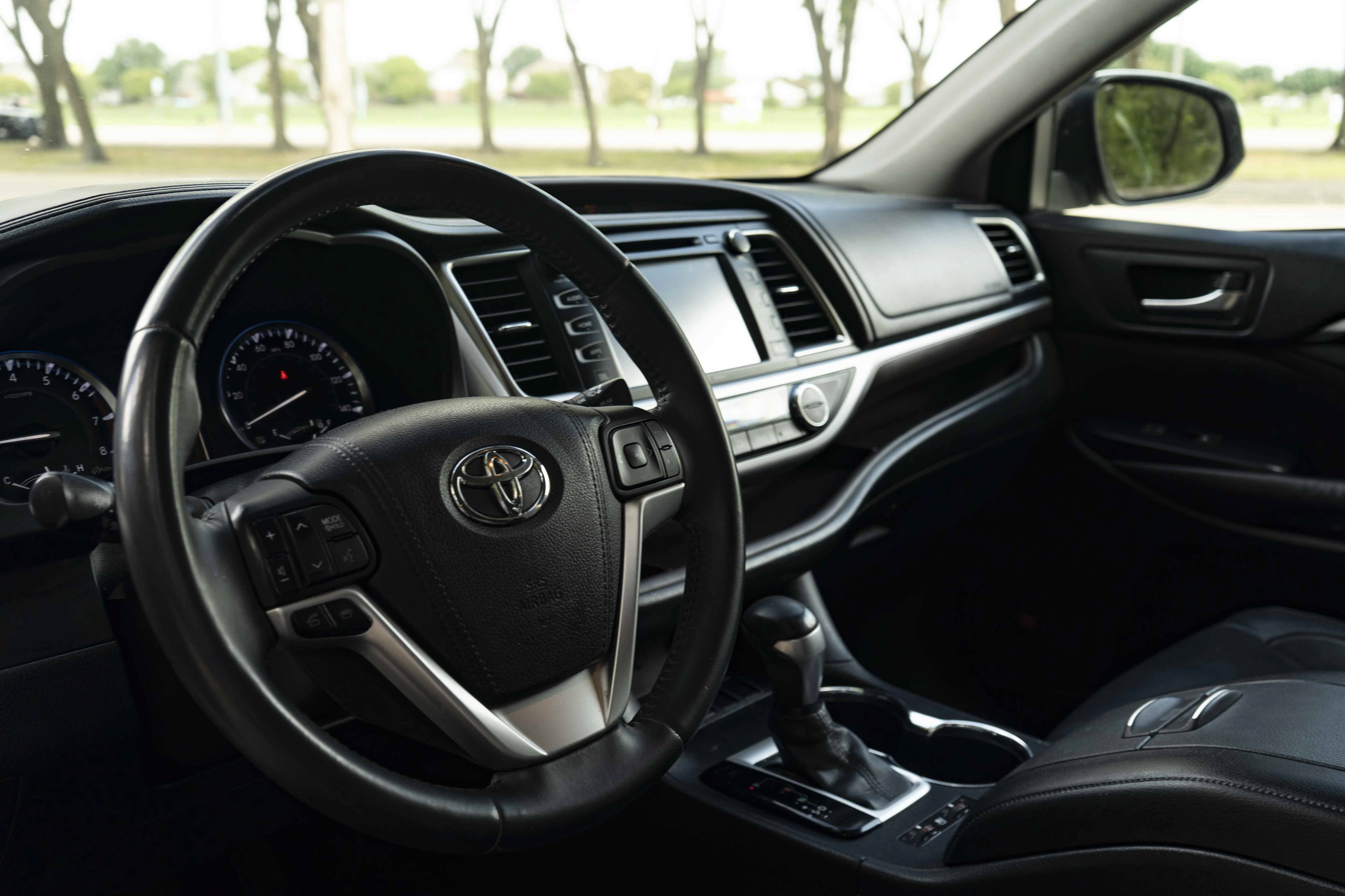 Used 2016 Toyota Highlander Limited FWD image 16