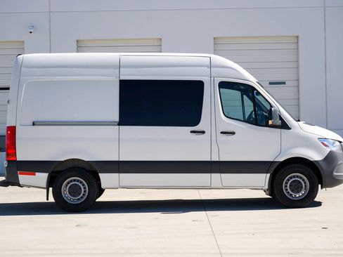 Used 2021 Mercedes-Benz Sprinter 2500 image 74