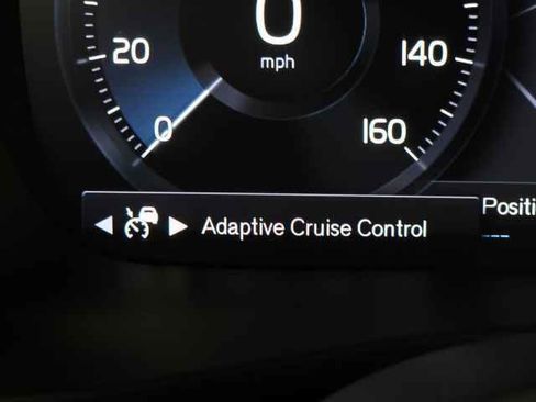 Used 2020 Volvo XC40 T5 Momentum w/ Protection Package Premier image 26