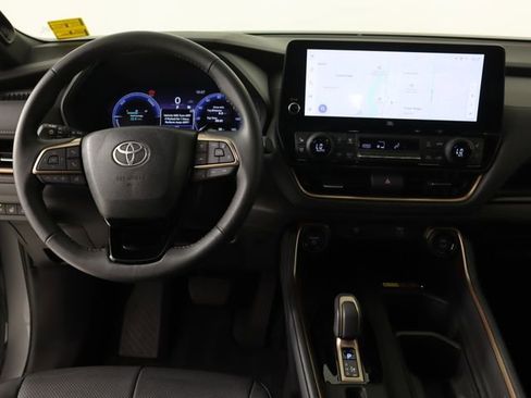 Used 2025 Toyota Grand Highlander AWD Hybrid image 21