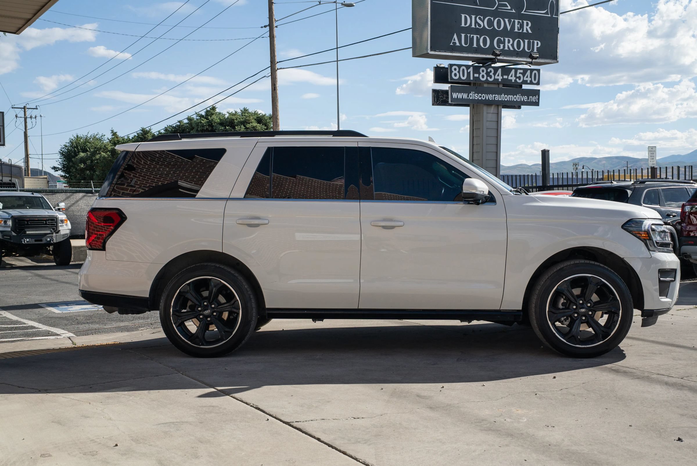 Used 2023 Ford Expedition Limited AWD/4WD image 11