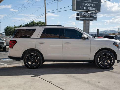Used 2023 Ford Expedition Limited AWD/4WD image 11