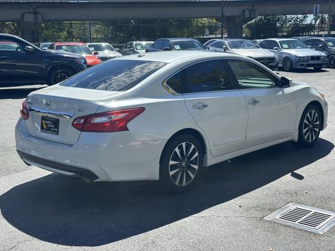 Used 2017 Nissan Altima 2.5 SV w/ Convenience Package FWD image 8