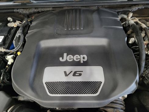 Used 2017 Jeep Wrangler Sport w/ Quick Order Package 24S AWD/4WD image 30