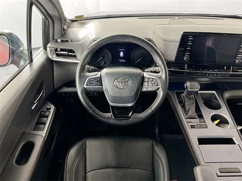 Used 2021 Toyota Sienna XSE image 20