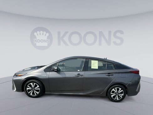 Used 2018 Toyota Prius Prime Premium FWD image 13