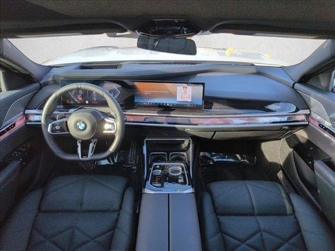 Used 2025 BMW 740i xDrive w/ Premium Package AWD/4WD image 19