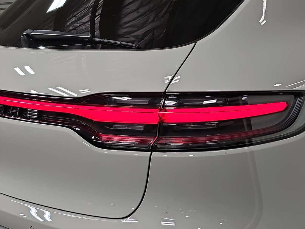 Certified 2026 Porsche Macan AWD/4WD image 30
