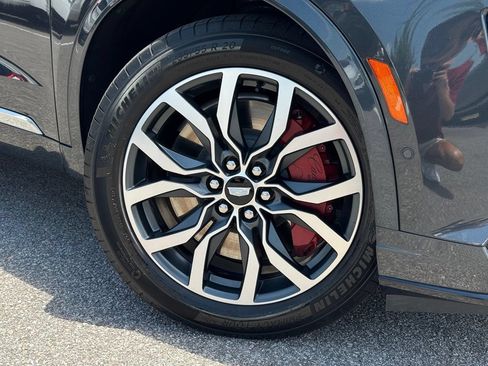 Used 2023 Cadillac XT6 Sport w/ Technology Package AWD/4WD image 6