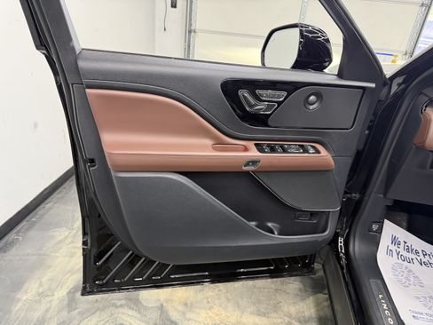 Used 2026 Lincoln Aviator Reserve w/ Jet Appearance Package AWD/4WD image 9