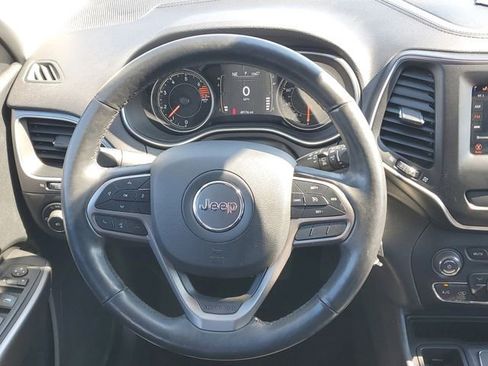 Used 2019 Jeep Cherokee Latitude w/ Cold Weather Group image 11