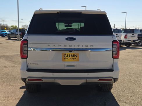 Used 2024 Ford Expedition Limited image 4