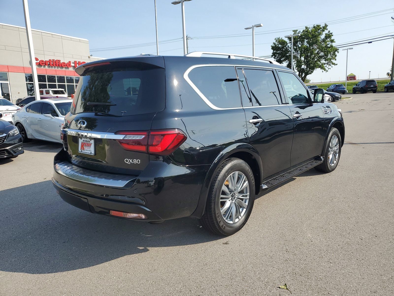 Used 2023 INFINITI QX80 Luxe w/ Cargo Package AWD/4WD image 4