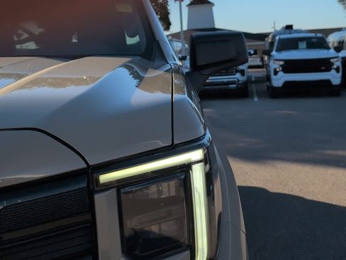 Used 2022 GMC Sierra 1500 Elevation image 12