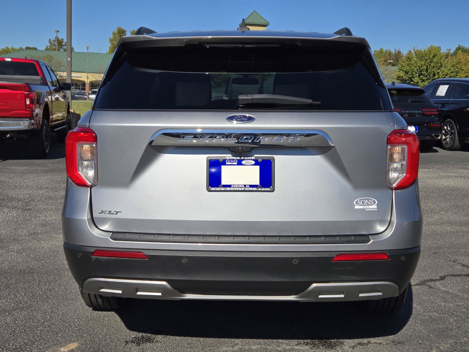 Used 2023 Ford Explorer XLT w/ Equipment Group 202A RWD image 9