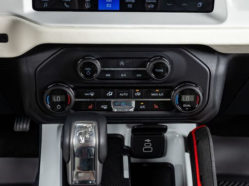 Used 2026 Ford Bronco Heritage Edition AWD/4WD image 25