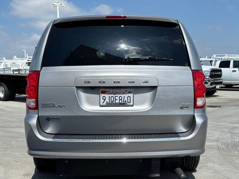 Used 2019 Dodge Grand Caravan SXT image 7