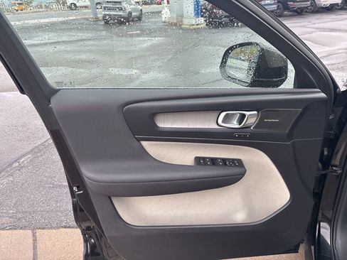 Certified 2023 Volvo XC40 B5 Plus w/ Driver Assist Package AWD/4WD image 15
