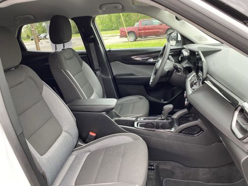 Used 2025 Chevrolet TrailBlazer LT AWD/4WD image 37