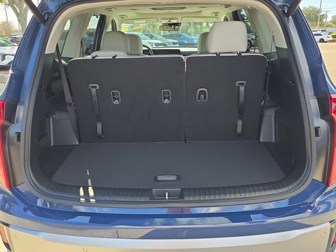 Used 2025 Kia Telluride S image 12