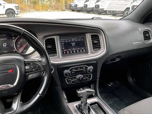 Used 2019 Dodge Charger SXT image 6