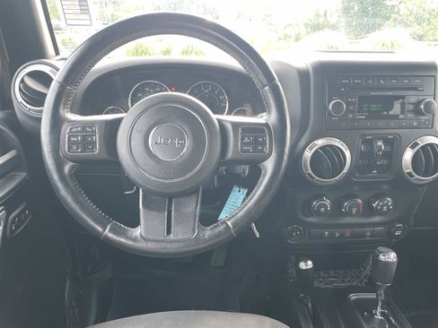 Used 2015 Jeep Wrangler Unlimited Sahara w/ Connectivity Group AWD/4WD image 13
