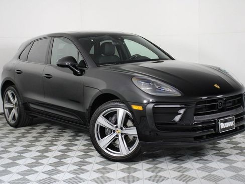 Certified 2025 Porsche Macan image 9