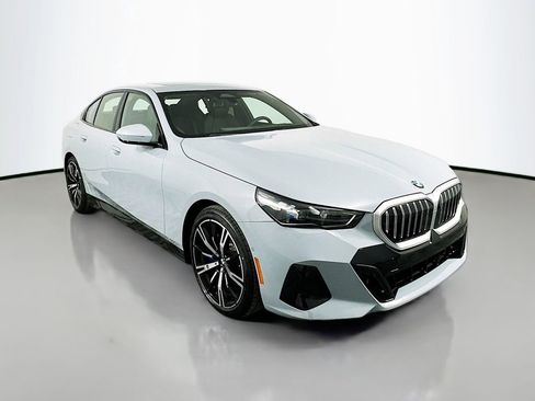 Used 2025 BMW 530i 530i w/ M Sport Package image 3