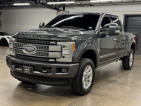 Used 2019 Ford F250 Platinum w/ Platinum Ultimate Package AWD/4WD image 3