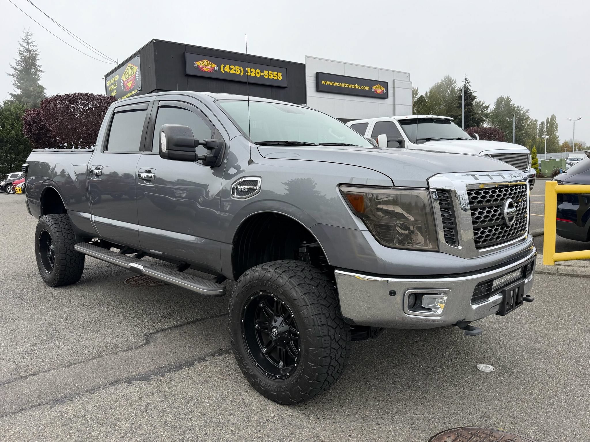 Used 2017 Nissan Titan SV AWD/4WD image 15