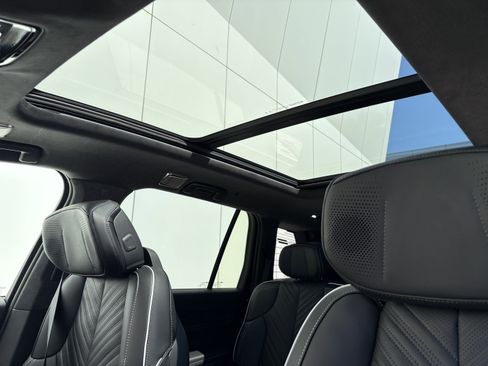 New 2026 Cadillac Vistiq Platinum image 17