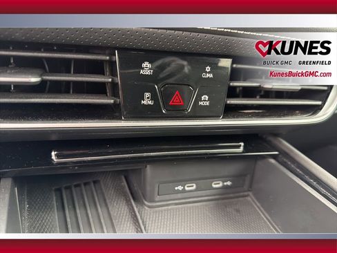 Used 2025 Volkswagen Atlas Cross Sport SE image 31