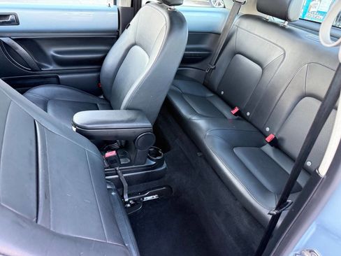 Used 2010 Volkswagen Beetle Coupe FWD image 19