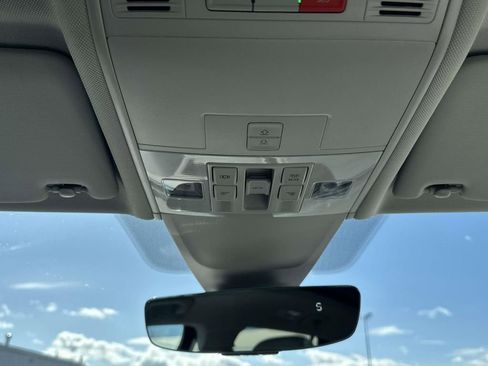 Used 2023 Volkswagen Tiguan SE w/ Panoramic Sunroof Package image 33