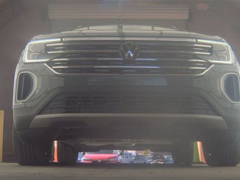 Used 2025 Volkswagen Atlas SEL image 3