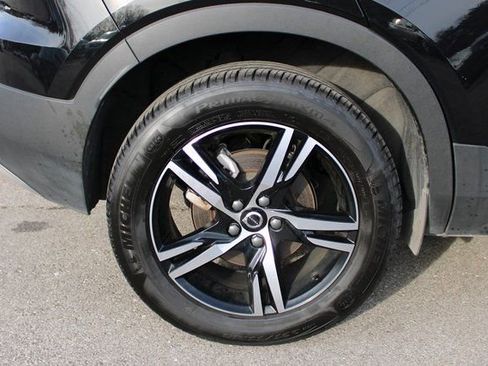 Used 2025 Volvo XC40 B5 Core image 39