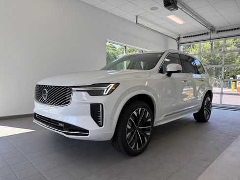 Used 2026 Volvo XC90 B6 Ultra w/ Protection Package image 2