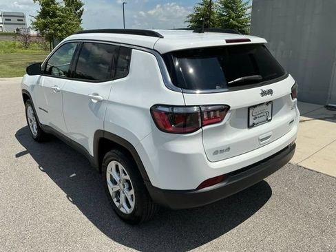 Used 2024 Jeep Compass Latitude AWD/4WD image 3