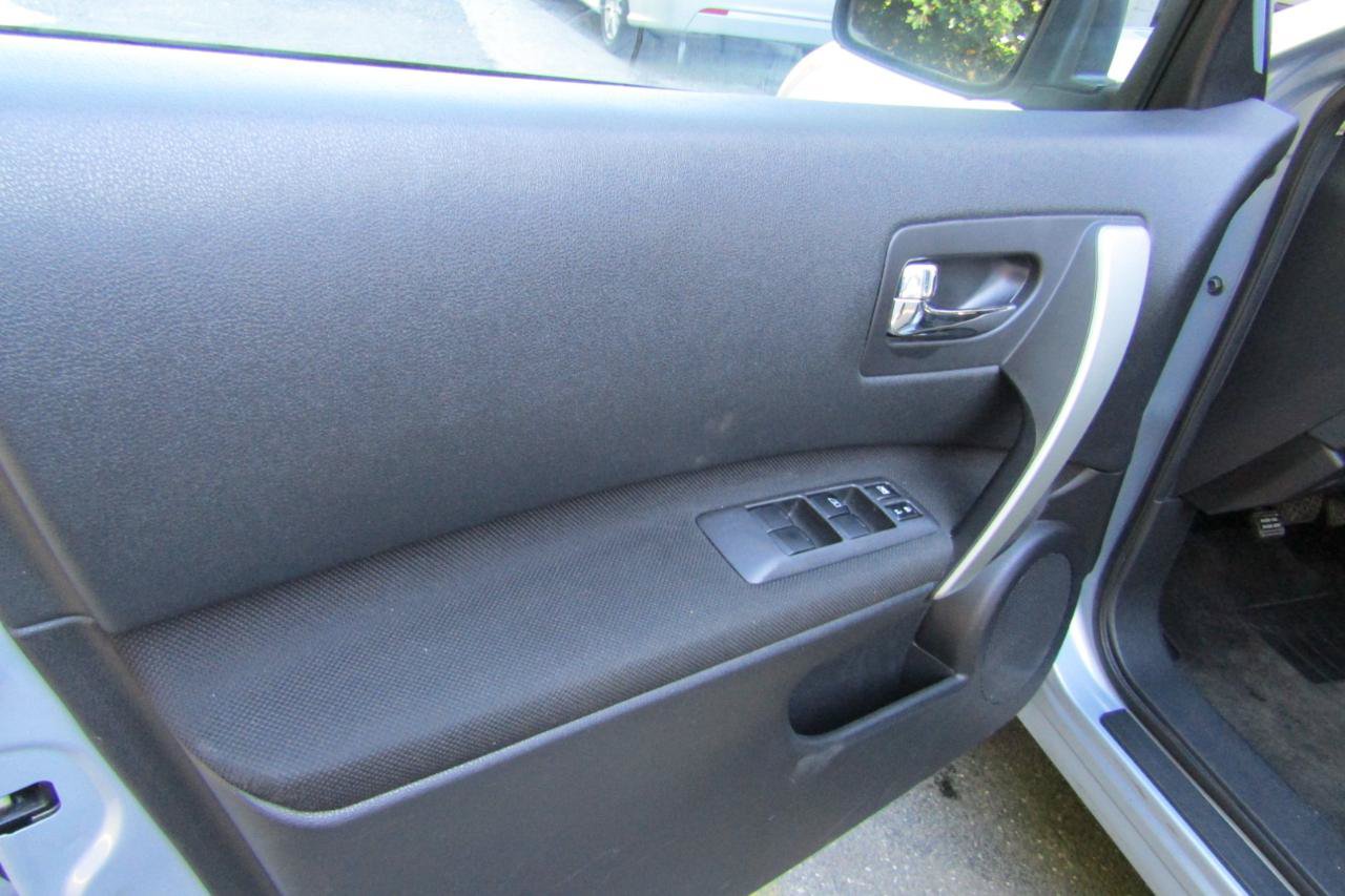 Used 2013 Nissan Rogue S AWD/4WD image 37
