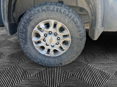 Used 2023 Chevrolet Silverado 2500 LT w/ Texas Edition image 18